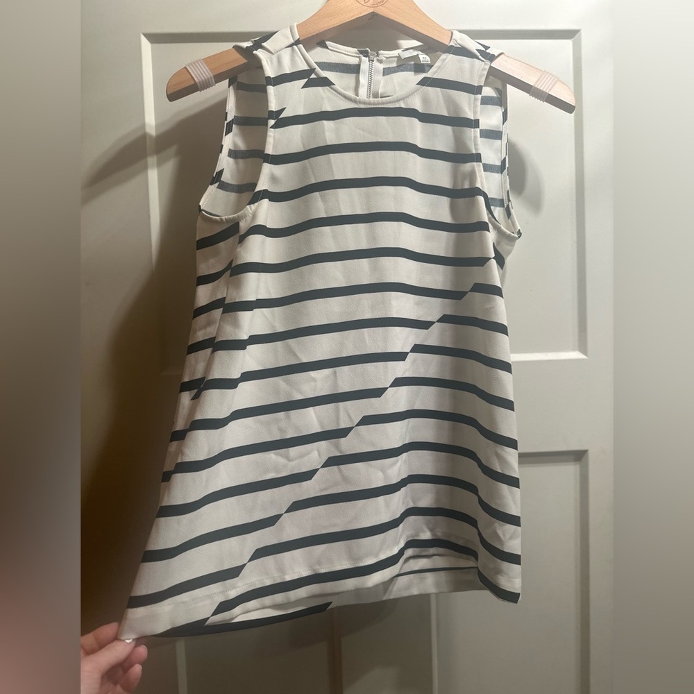 Madewell xs white with black stripe blouse, sleeveless diagonal pattern on front